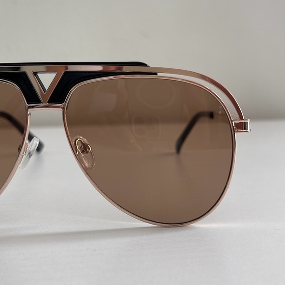 Sunglasses - Picture 4 of 6